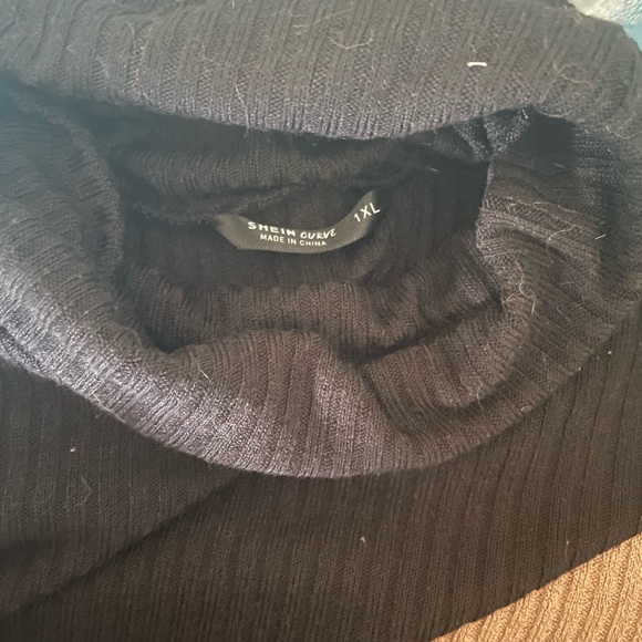 Multi-Color Sweater - Picture 4 of 4